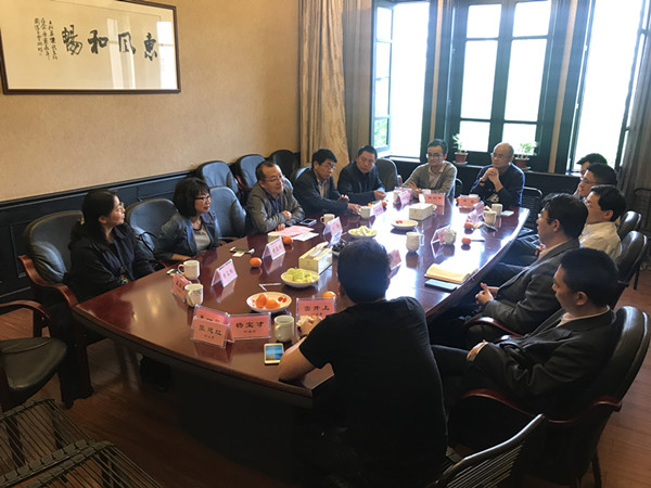 G:\宣传\2017年\4月\浓浓浙理情,拳拳员工心——经管学院走访杭州员工联谊会\浓浓浙理情,拳拳员工心——经管学院走访杭州员工联谊会\微信图片_20170428153118_副本.jpg G:\宣传\2017年\4月\浓浓浙理情,拳拳员工心——经管学院走访杭州员工联谊会\浓浓浙理情,拳拳员工心——经管学院走访杭州员工联谊会\微信图片_20170428153118_副本.jpg