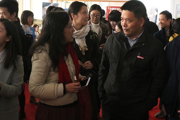 C:\Users\LENOVO\Desktop\招聘会照片\IMG_7064.jpg