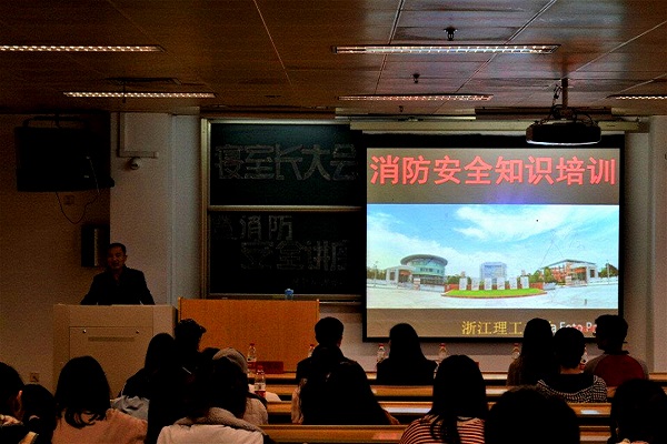 C:\Users\LENOVO\Desktop\9428cn太阳集团古天乐11月15日 消防安全知识讲座通讯稿及照片\图片\消防演讲图片2.jpg